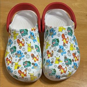 CROCS Kids Pokémon Slippers - Red and White